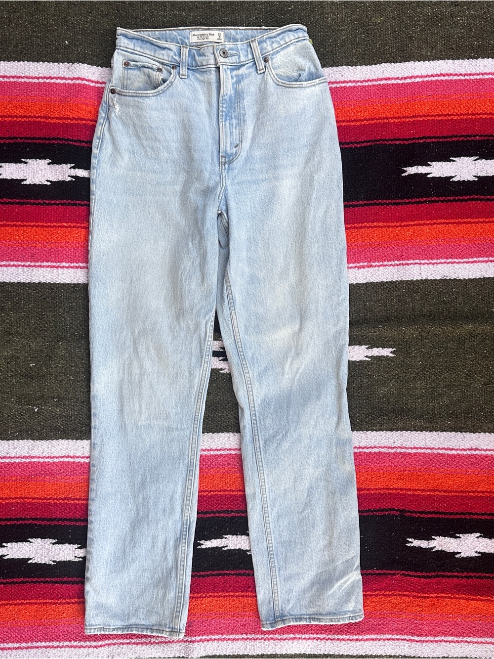 Abercrombie & Fitch Curve Love Ultra High Rise 90s Straight Jeans light blue